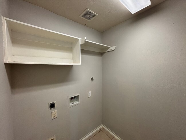 Building Photo - 2710 Maybrook Hollow Ln