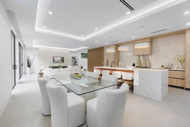 Building Photo - 807 SW 12th Ave