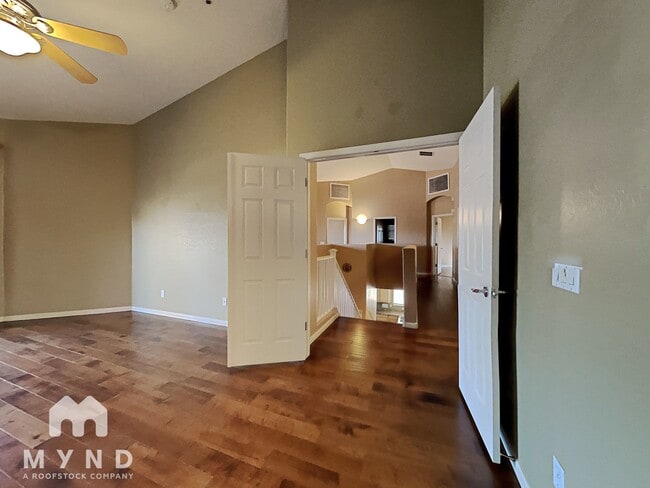 Building Photo - 231 W Flamingo Dr