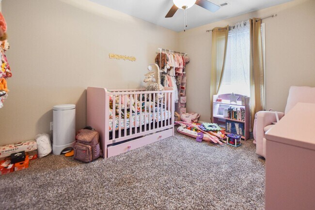 Building Photo - Pet Friendly Four Bedroom!