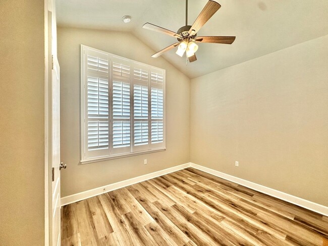 Building Photo - Modern Comfort in Fletcher Oaks – 3BR/2BA Home with Natural Light & Serene Views