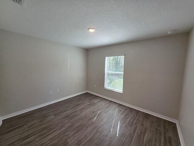 Building Photo - Charming 3 bed 2 bath in Inverness