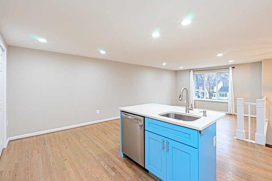 Building Photo - 9705 Locust Hill Dr