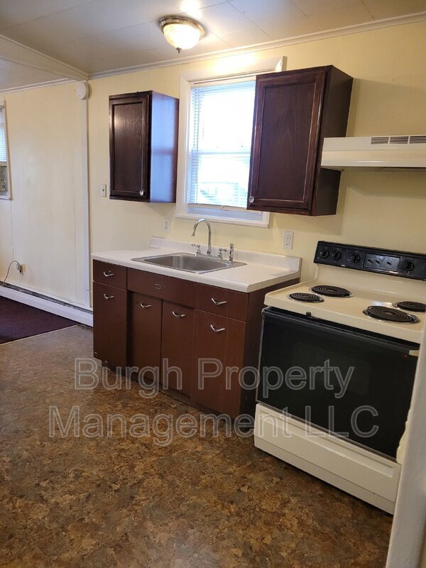 Building Photo - 428 2nd St