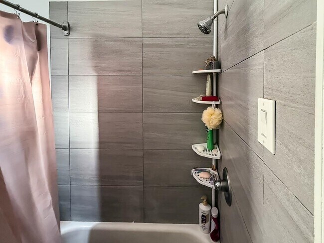 Building Photo - 125 Mallory Ave