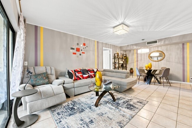 Building Photo - 226 Capri E