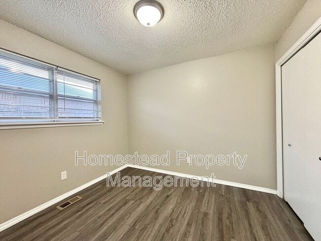 Building Photo - 6313 S Robinson Dr