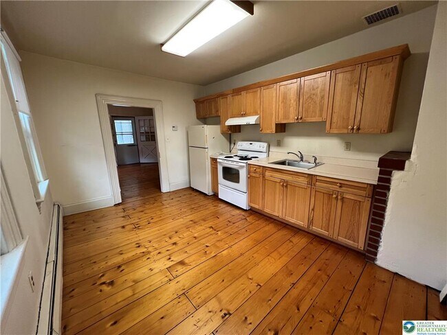 Building Photo - 1450 Church Ln
