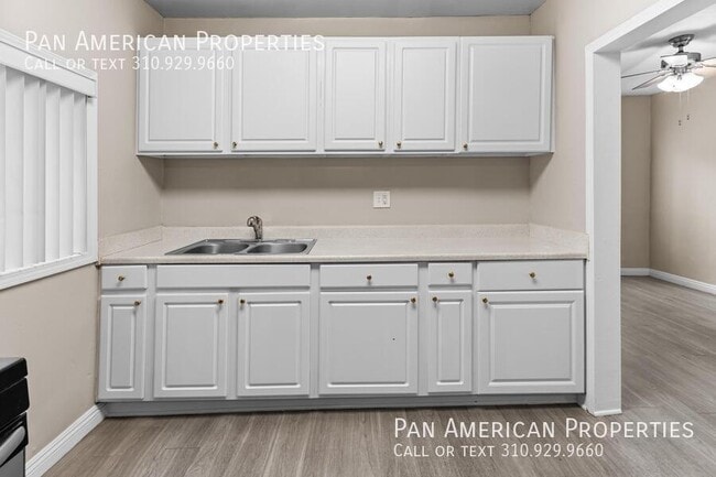 Building Photo - 15443 Van Buren St