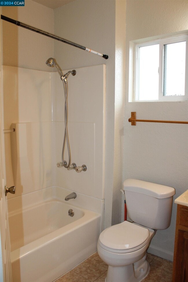 Building Photo - 578 Civic Center St