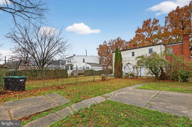 Building Photo - 3207 11th Pl SE