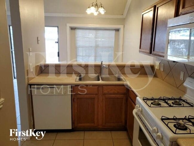 Building Photo - 8518 Pearl Lake Dr