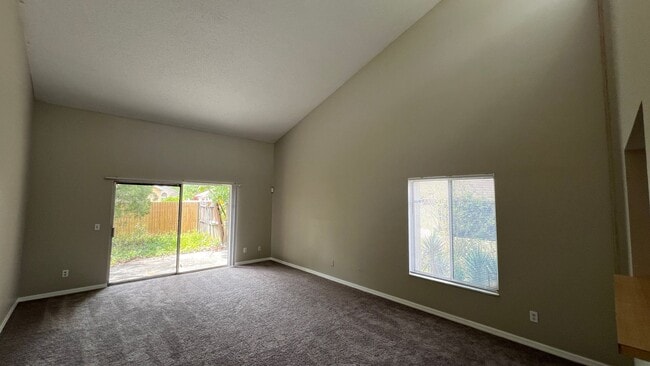 Building Photo - 112 Dahlia Village Cir