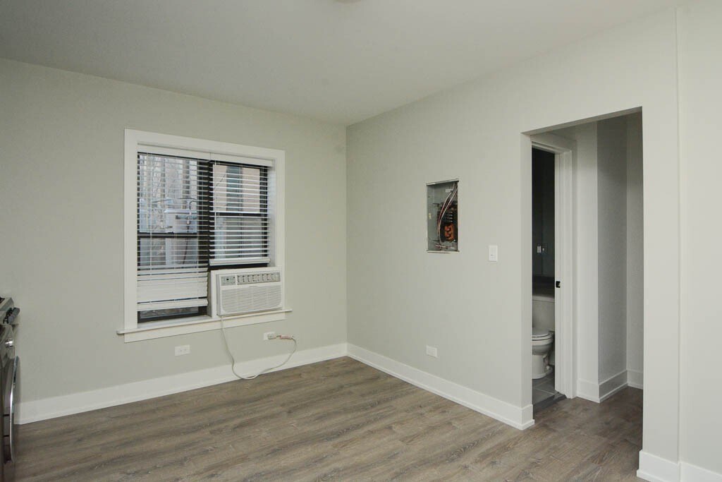 Building Photo - 445 W Belden Ave