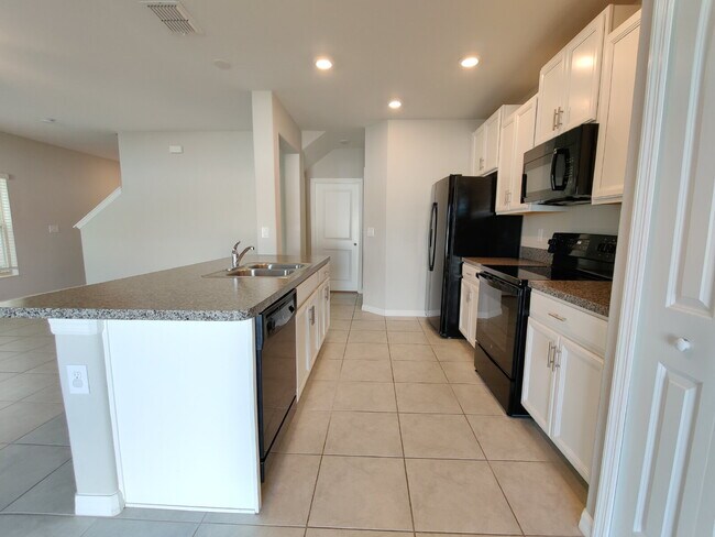 Building Photo - 7232 Samuel Ivy Dr