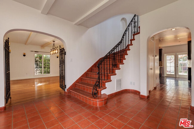 Building Photo - 329 N McCadden Pl