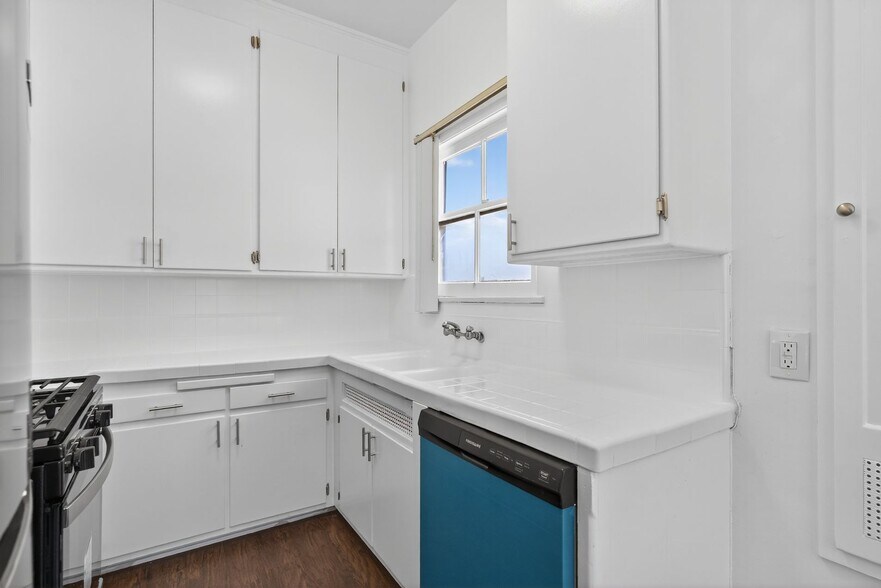 Building Photo - 4227-4233 Leimert Boulevard