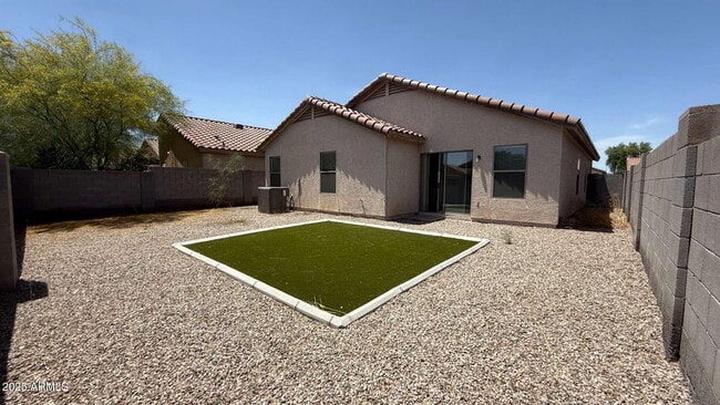 Building Photo - 679 W Jardin Dr