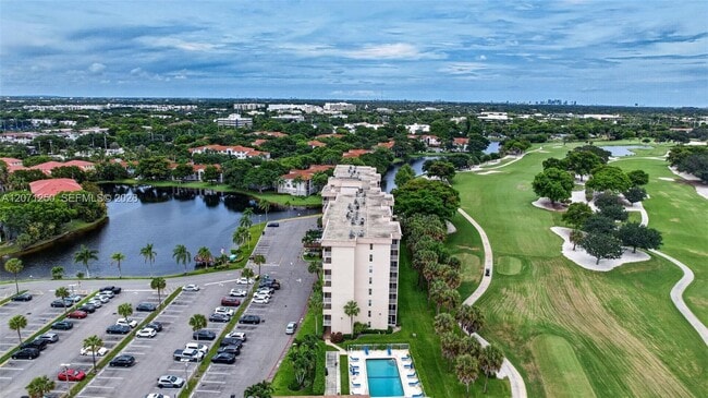 Building Photo - 250 Jacaranda Dr