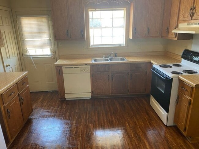 Building Photo - Monthly Paid Rent