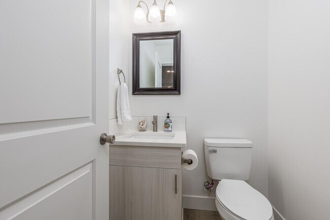 Building Photo - Great West Richland Location