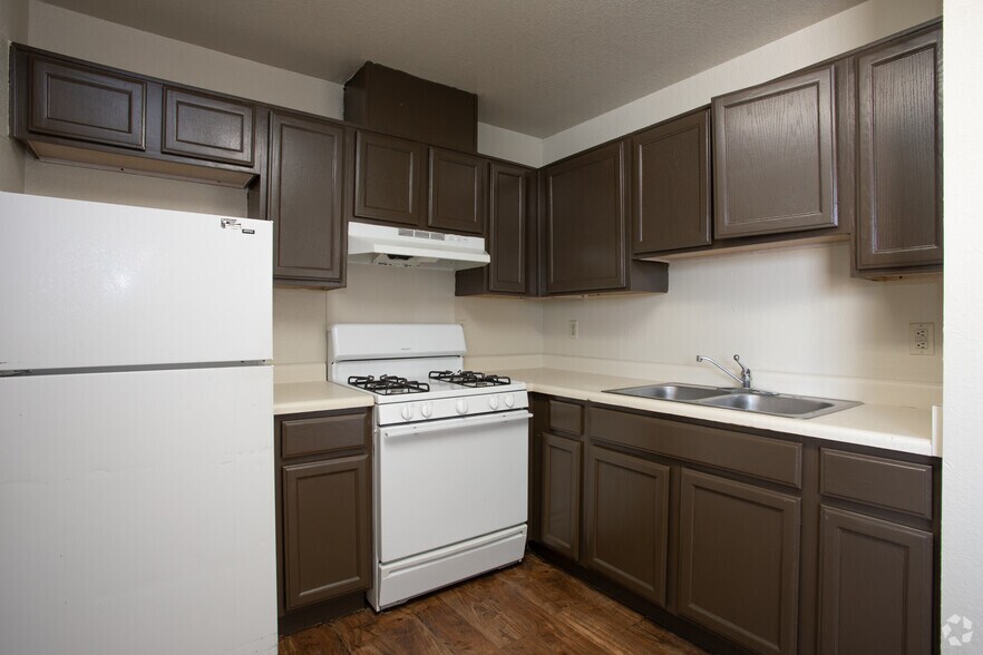 2BR, 1BA - 800SF - Western Gallagher