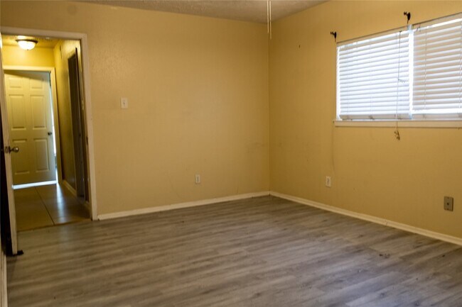 Building Photo - 8215 Lone Bridge Ln