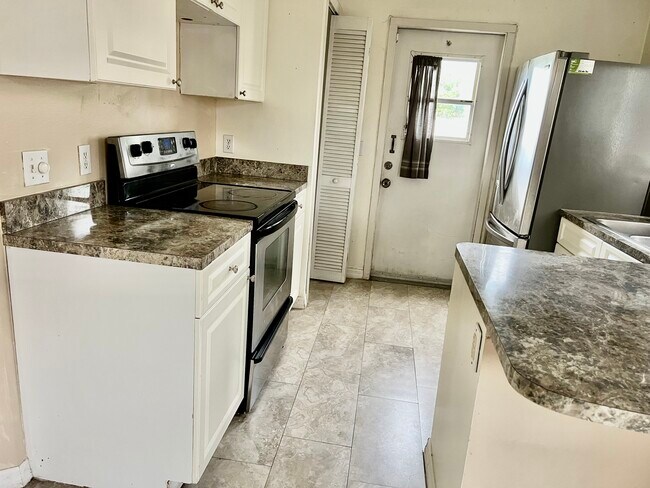 Building Photo - 7833 Chediston Cir