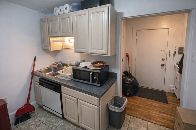 Building Photo - 52 Fenway