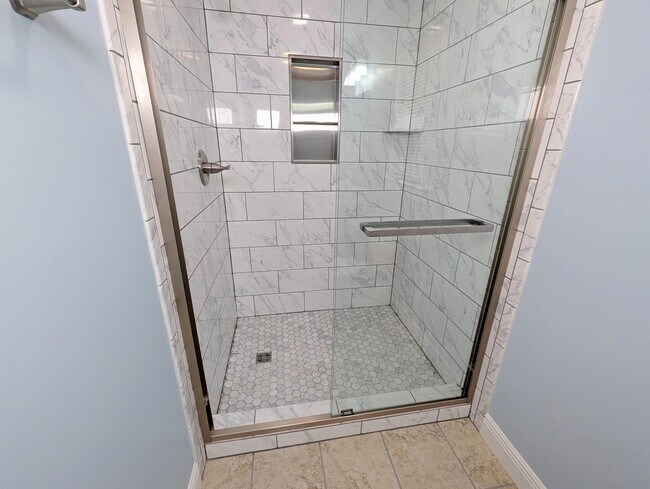 Building Photo - 103 Cherry Ave