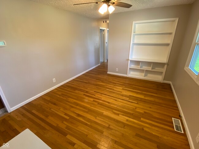 Building Photo - 1036 E Auman Dr