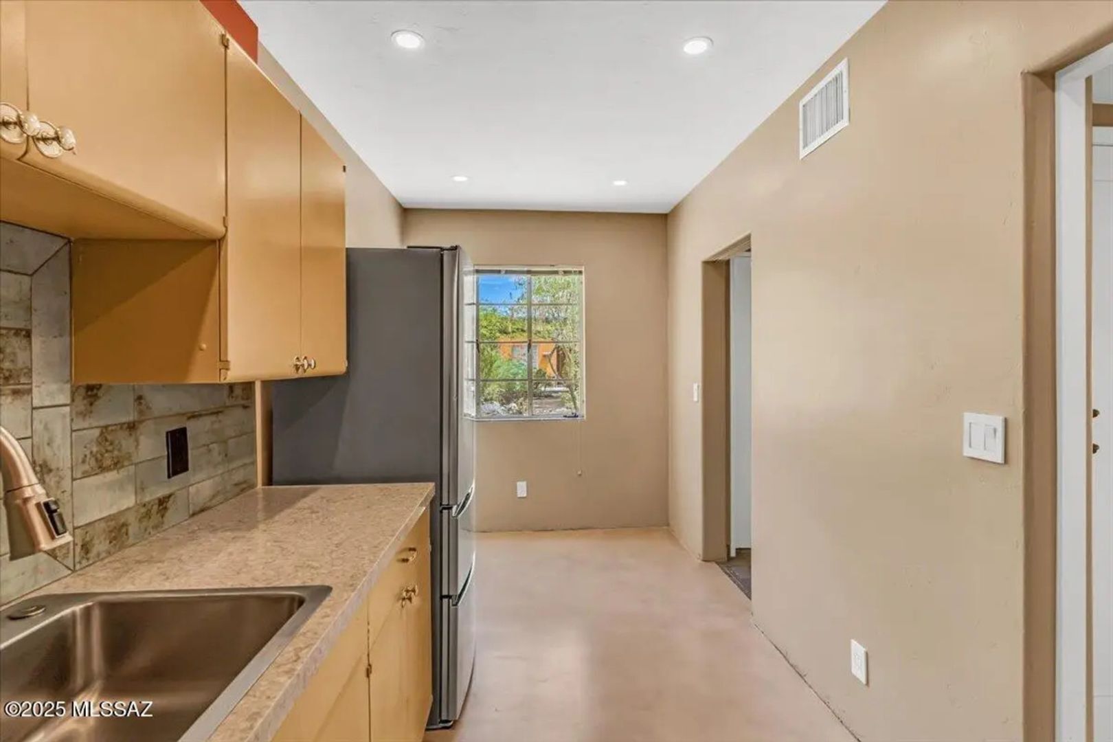 Building Photo - 720 N Palo Verde Blvd