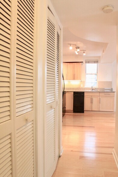 Building Photo - 2114 N St NW