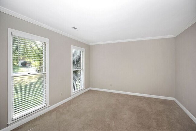 Building Photo - Well Maintained 4BD/2.5BA Home in the Cheshunt Community!