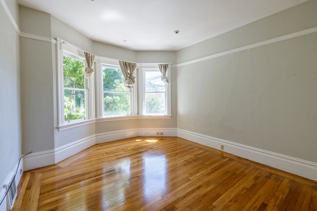 Building Photo - 2840 Bryant St