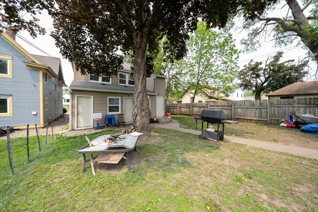 Building Photo - 1084 Sims Ave