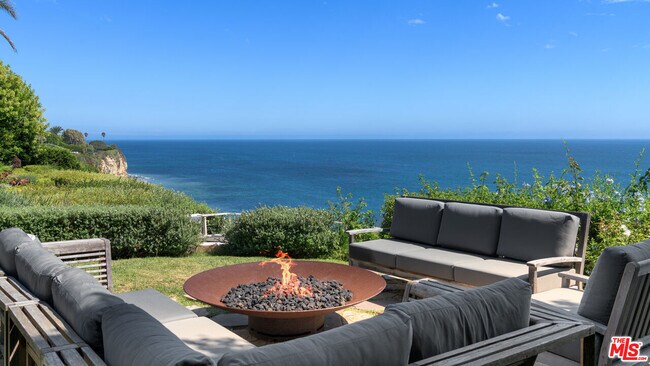 Building Photo - 29020 Cliffside Dr