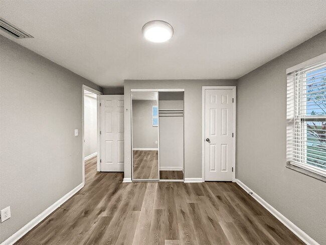 Building Photo - Coastal Waterfront Living in Apollo Beach – 3 Bed | 2 Bath