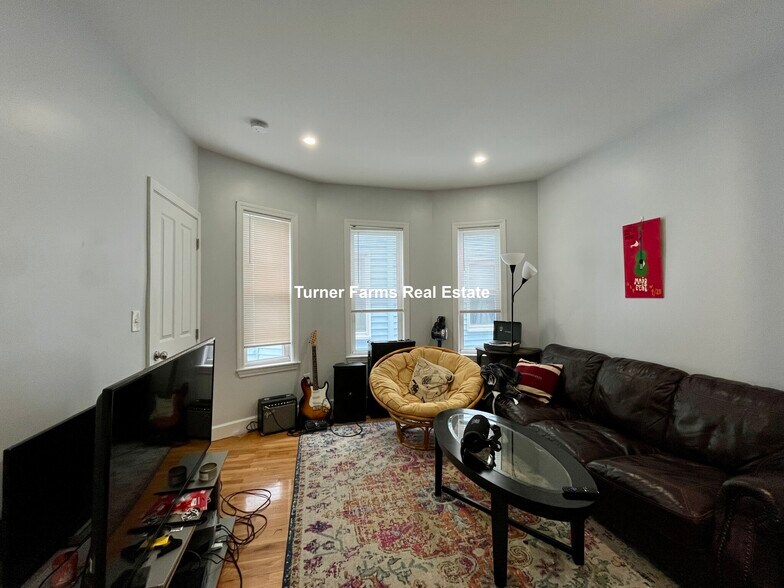 Primary Photo - 130 Boston St