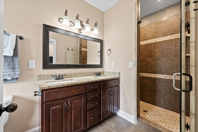 Building Photo - Spacious 4-Bedroom Home with Dual Living A...