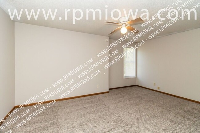 Building Photo - RENT SPECIAL!! 3 Bedroom, 2.5 Bath in Ames