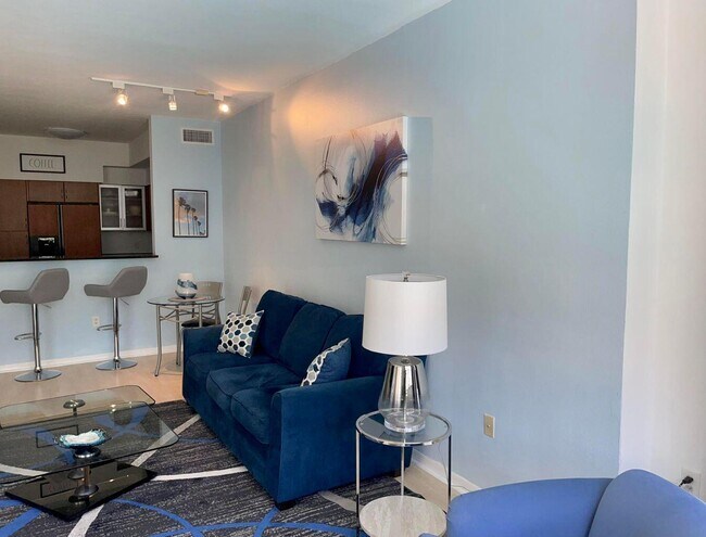 Building Photo - 806 E Windward Way