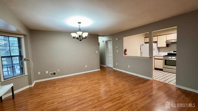 Building Photo - 1107 Woodhaven Dr