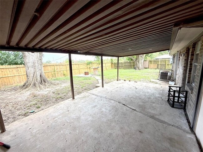 Building Photo - 7130 Kings Dr