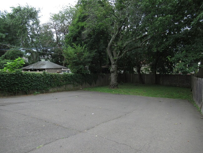 Building Photo - 787 Brewster St
