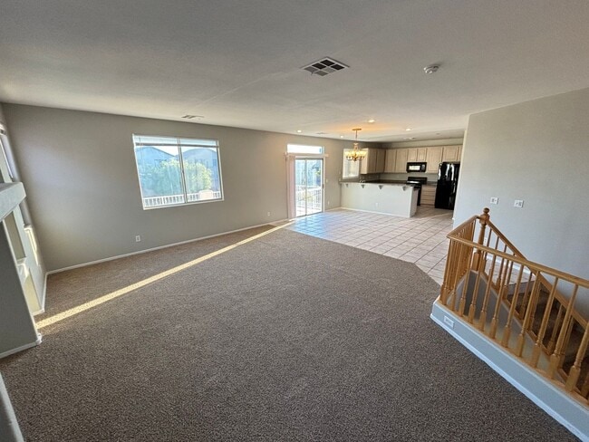 Building Photo - Spacious 3Bed/3Bath Two Story Home Located...