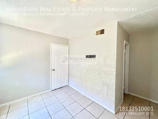Building Photo - 1311 Prescott St S