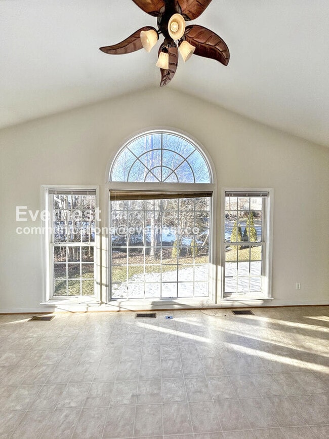 Building Photo - 1542 Jeffries Way