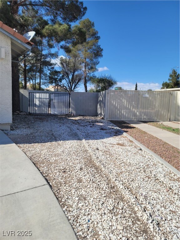 Building Photo - 3948 N Applecrest St