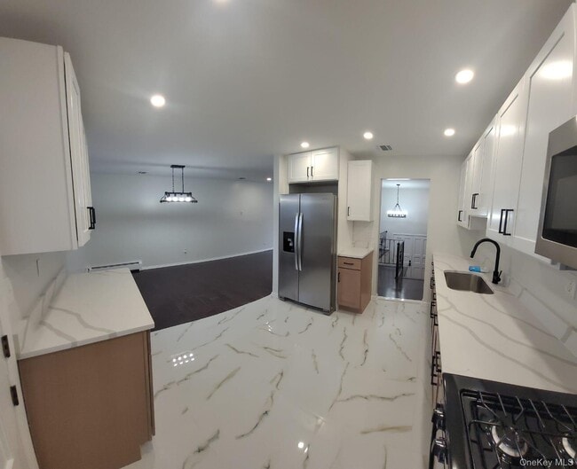 Building Photo - 52 Surrey Rd